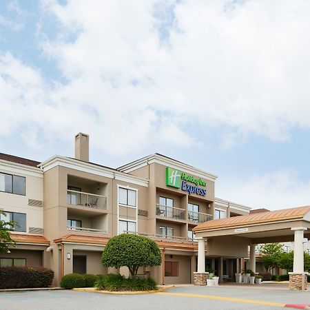 Holiday Inn Express Tifton By Ihg Exterior photo