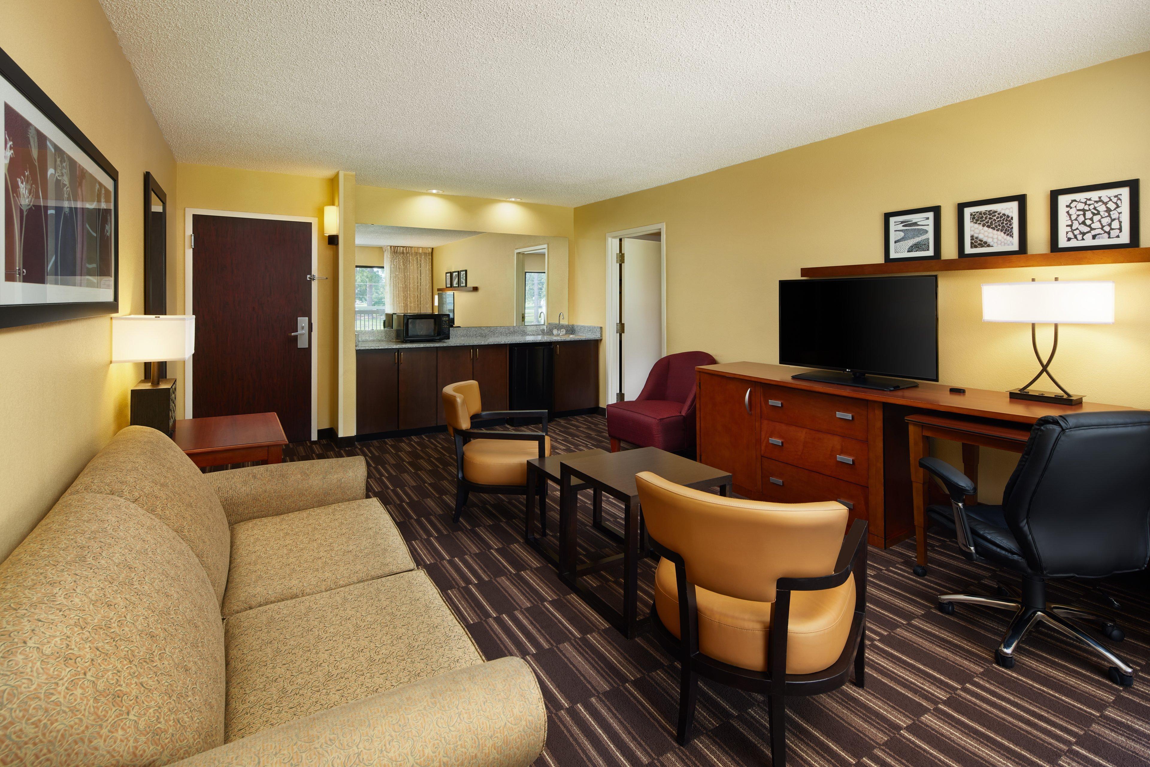 Holiday Inn Express Tifton By Ihg Exterior photo