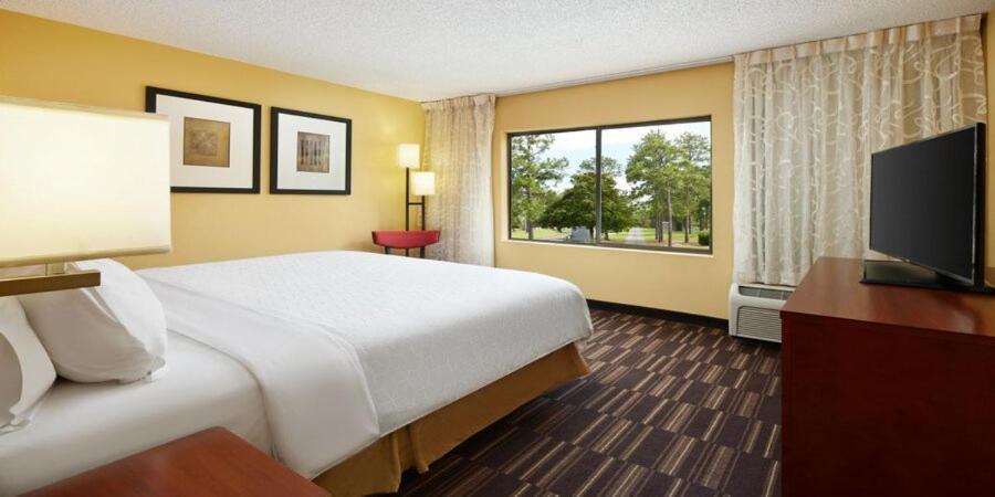 Holiday Inn Express Tifton By Ihg Exterior photo