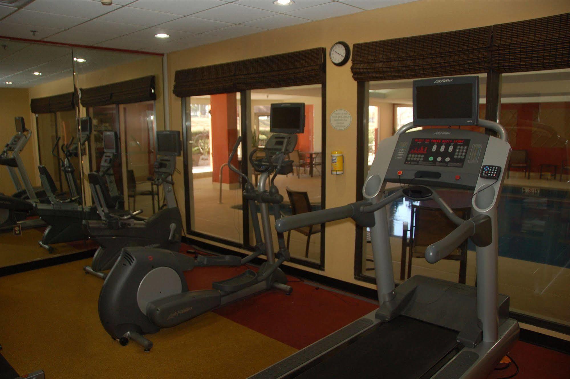 Holiday Inn Express Tifton By Ihg Exterior photo